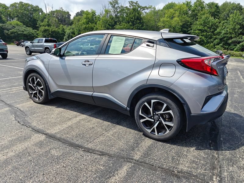 Used 2019 Toyota C-HR XLE FWD image 5