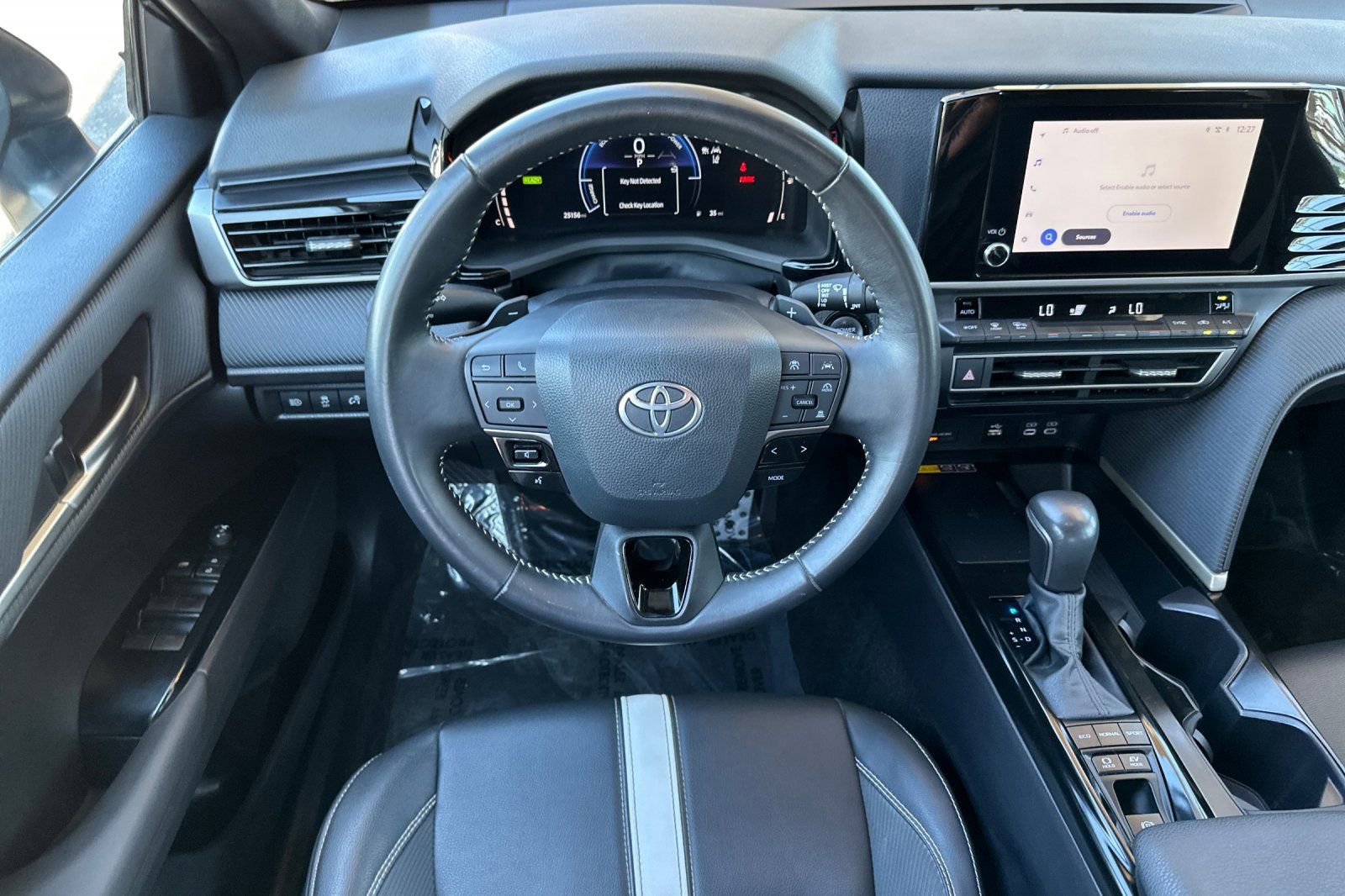 Used 2025 Toyota Camry SE image 15