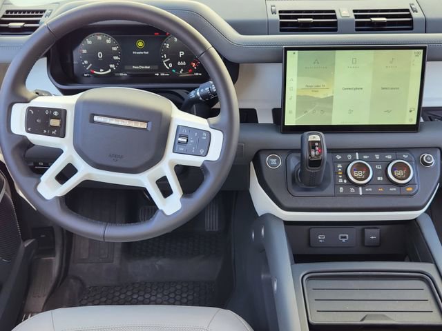 Used 2024 Land Rover Defender 110 SE image 26