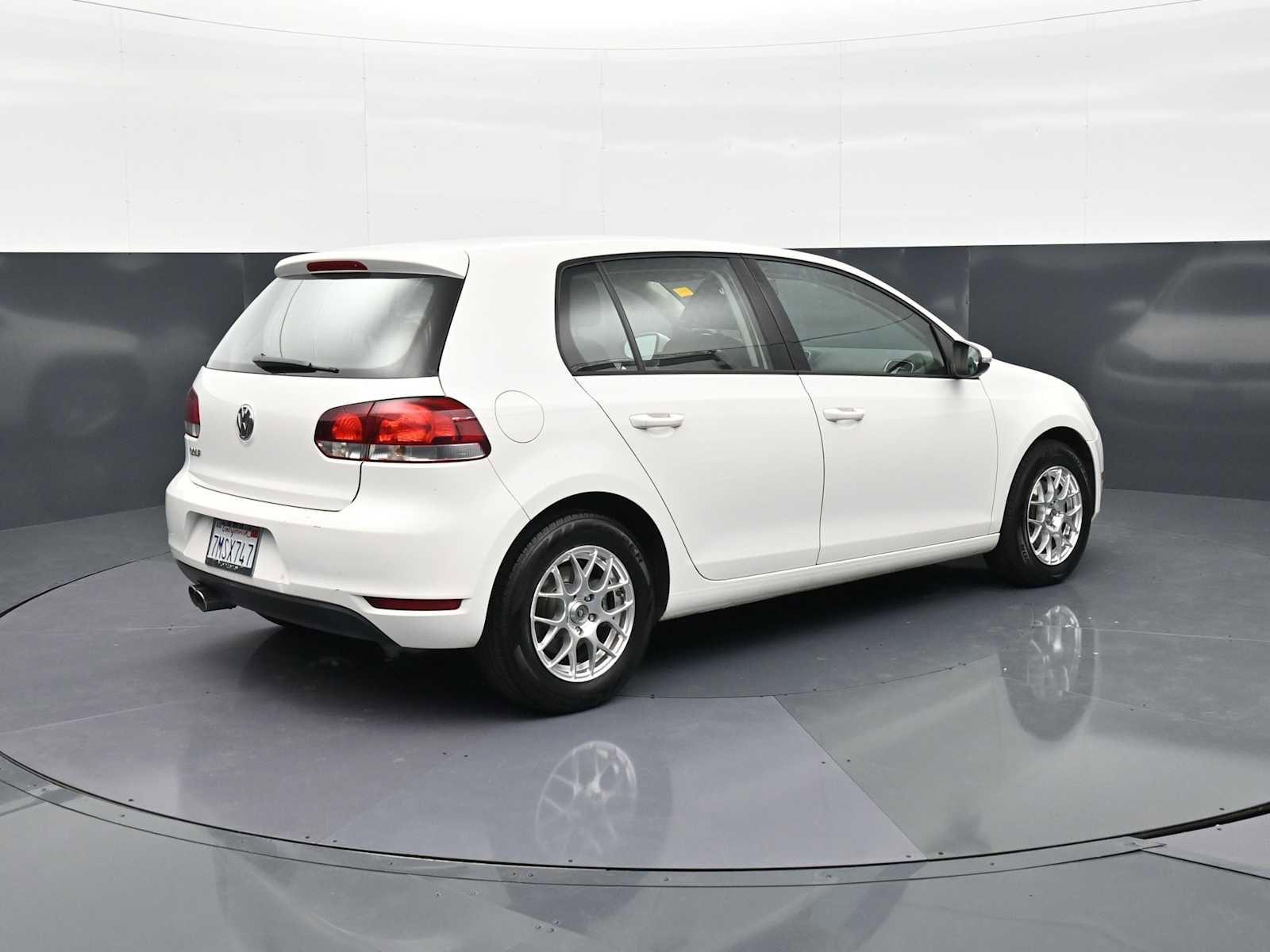 Used 2010 Volkswagen Golf 4-Door image 5