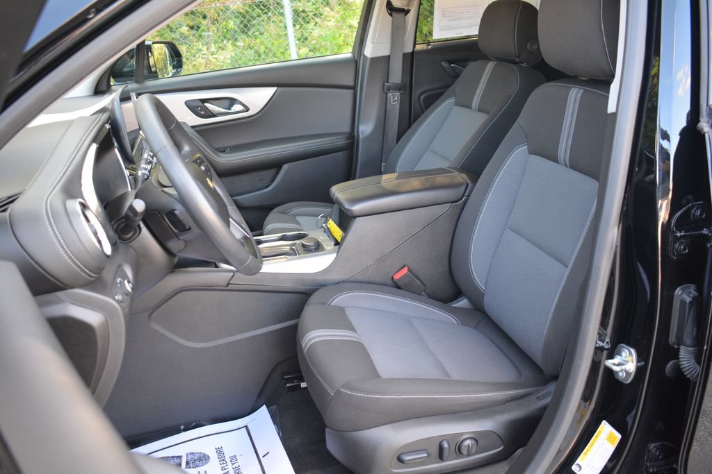 Used 2025 Chevrolet Blazer LT FWD image 9