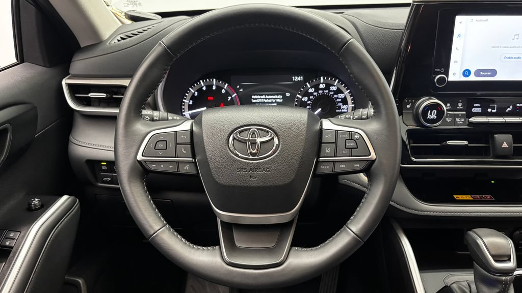Used 2025 Toyota Highlander XLE AWD/4WD image 29
