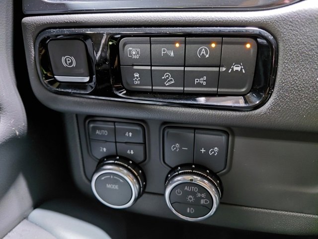 Used 2025 GMC Yukon AT4 w/ LPO, Floor Liner Package image 43