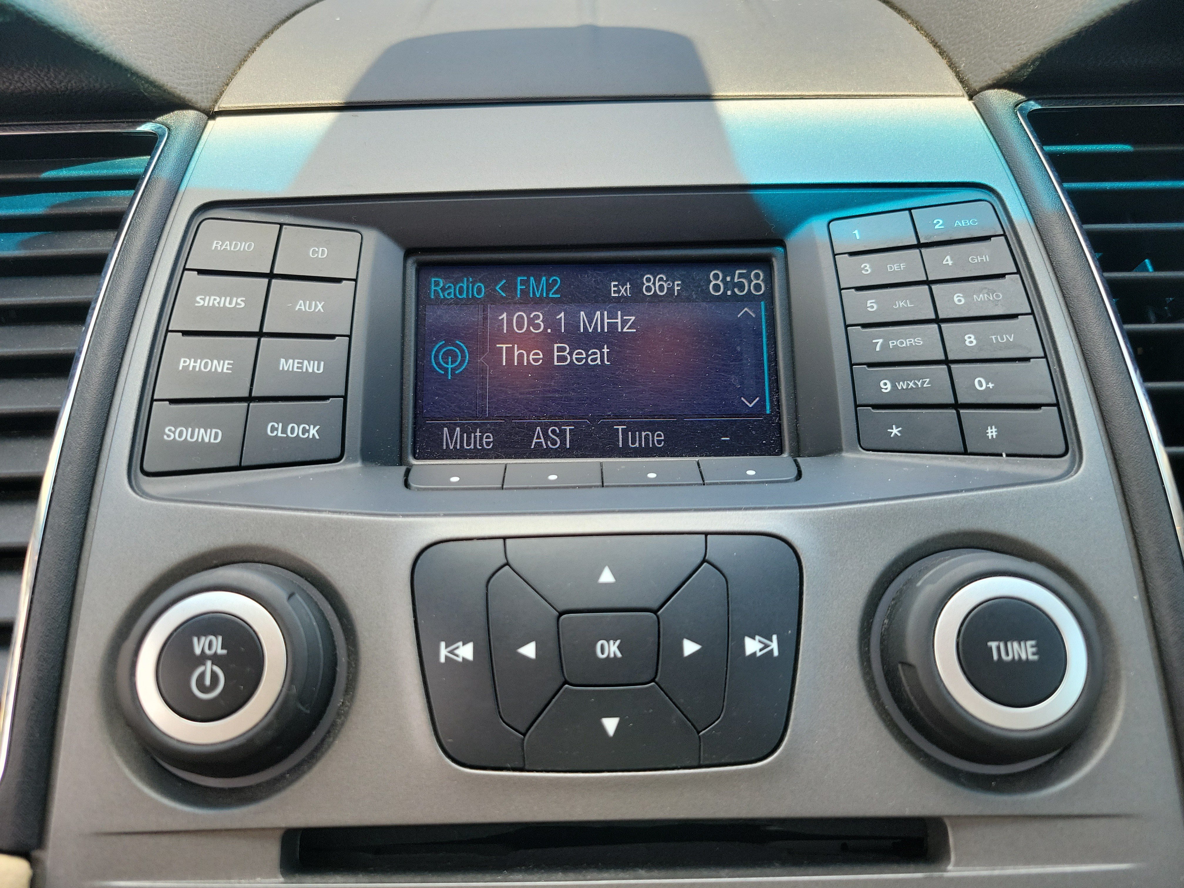 Used 2014 Ford Taurus SE FWD image 10