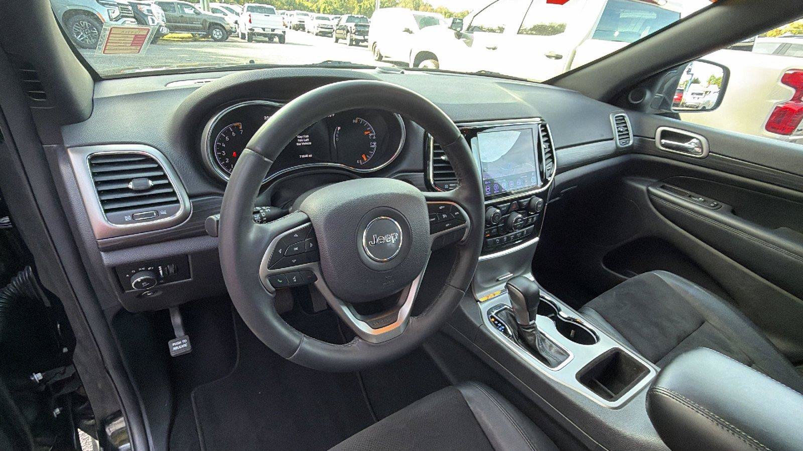 Used 2019 Jeep Grand Cherokee Laredo w/ Laredo X Package RWD image 24
