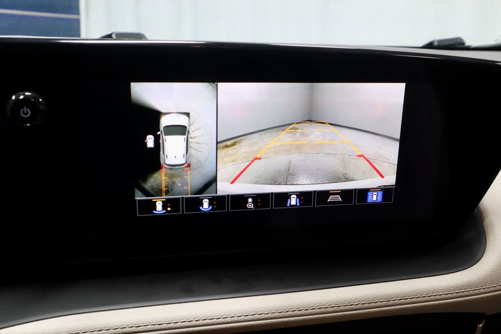 Used 2024 Buick Encore GX Avenir w/ Avenir Technology Package FWD image 2