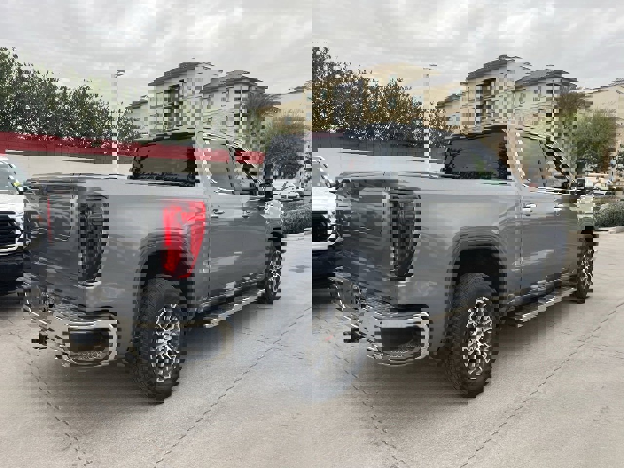 Used 2022 GMC Sierra 1500 SLT w/ X31 Off-Road Package image 2