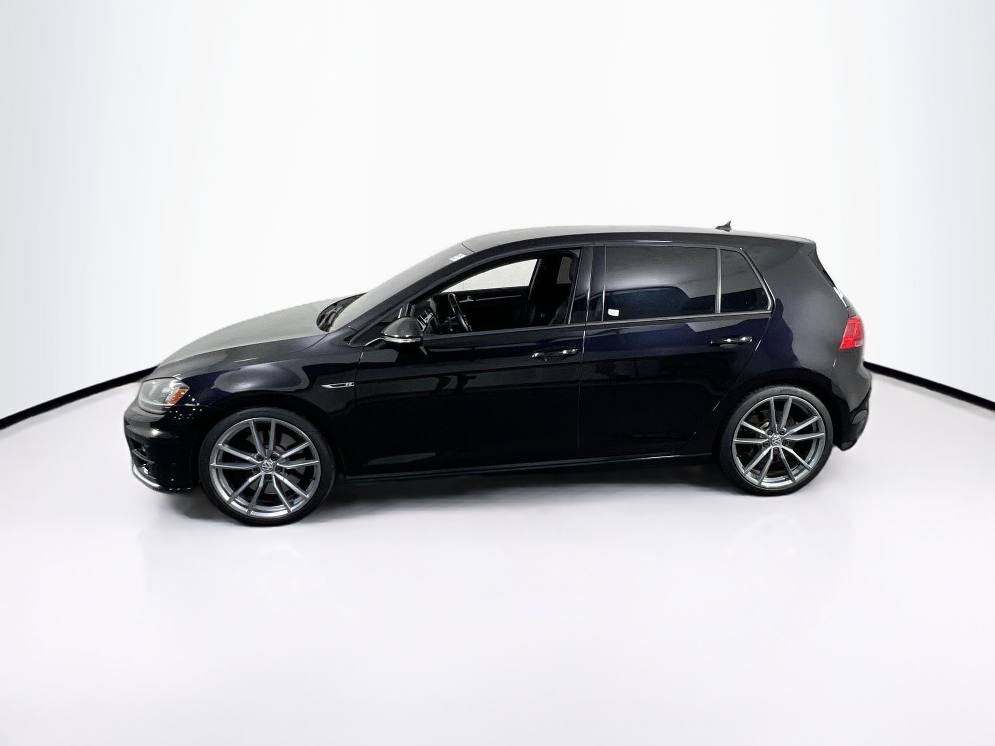 Used 2017 Volkswagen Golf R 4-Door AWD/4WD image 8