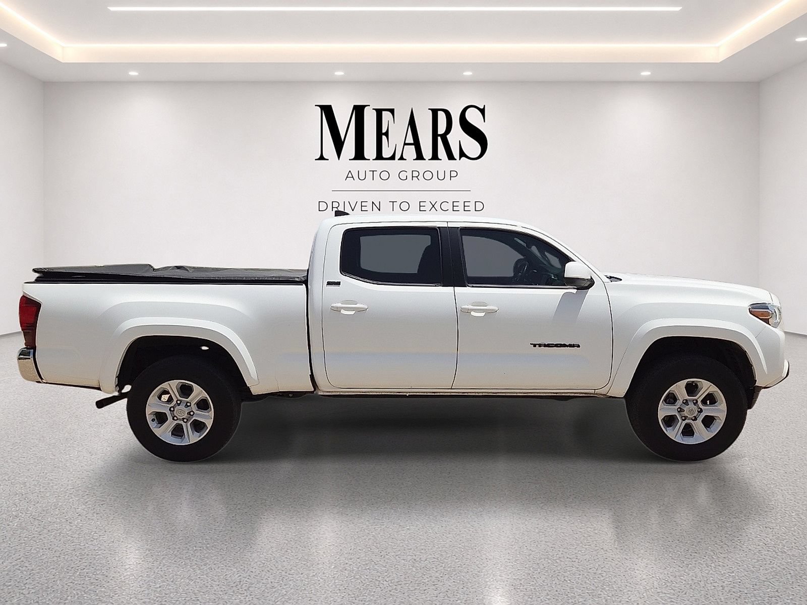 Used 2021 Toyota Tacoma SR5 RWD image 6