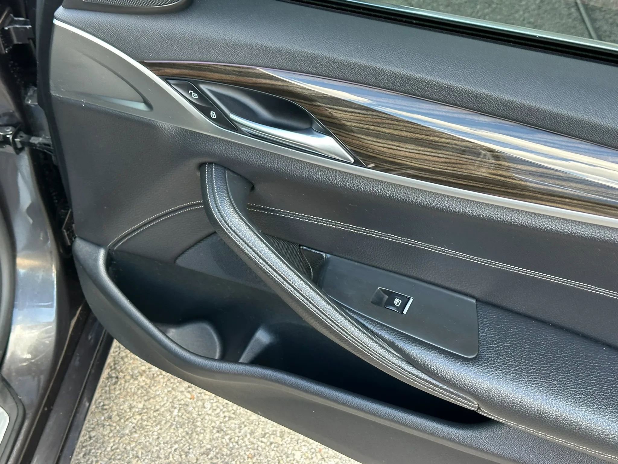 Used 2018 BMW 530e w/ Premium Package 2 image 20