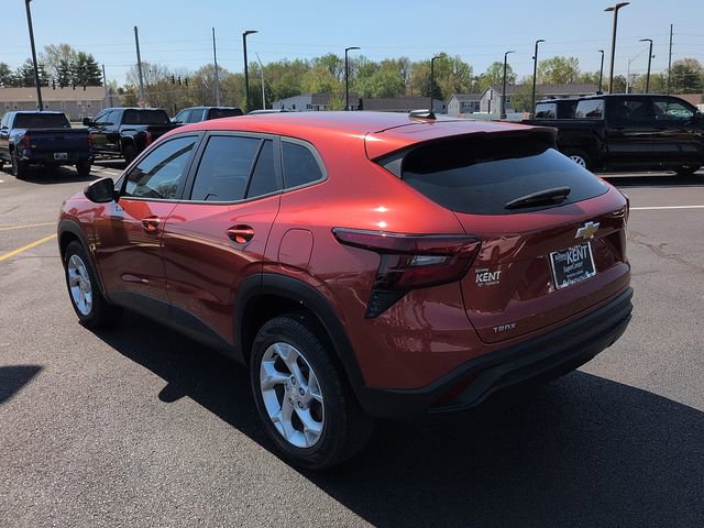 Used 2024 Chevrolet Trax LS w/ LS Convenience Package image 5