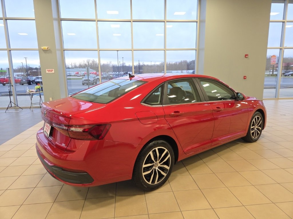 Used 2025 Volkswagen Jetta SE w/ Sunroof Package image 7