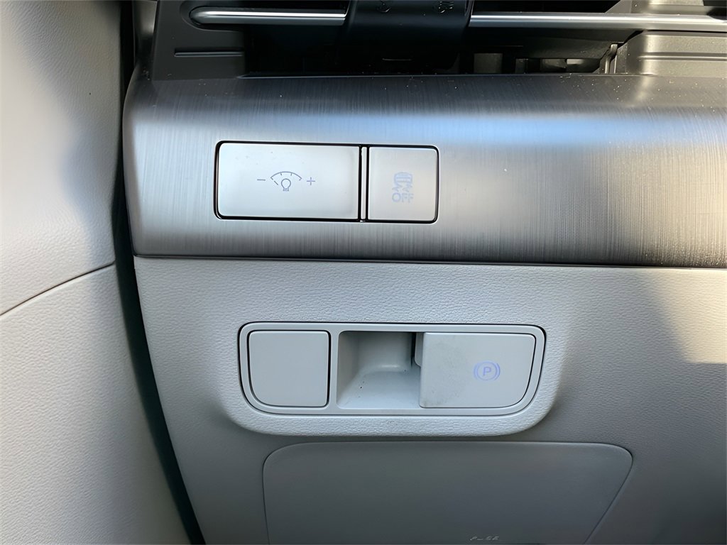 Certified 2024 Hyundai Kona SE image 28