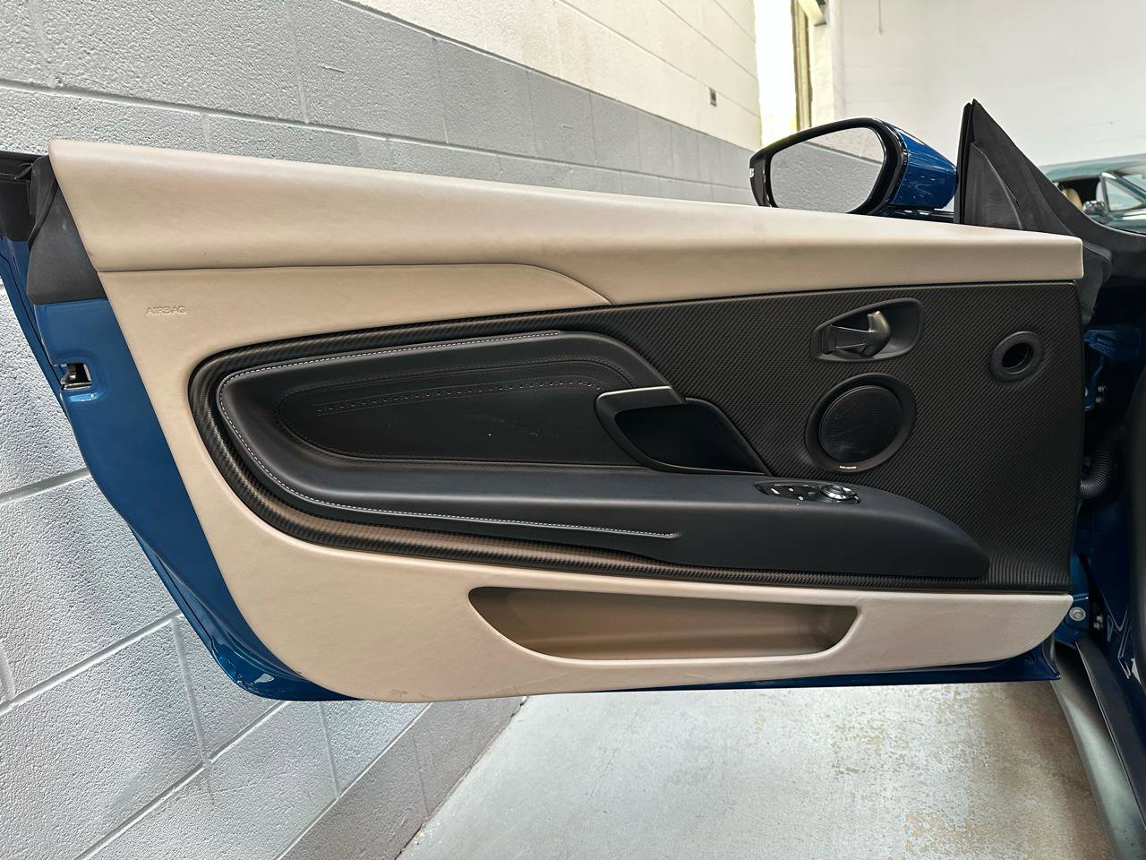 Used 2022 Aston Martin DB11 Volante RWD image 15