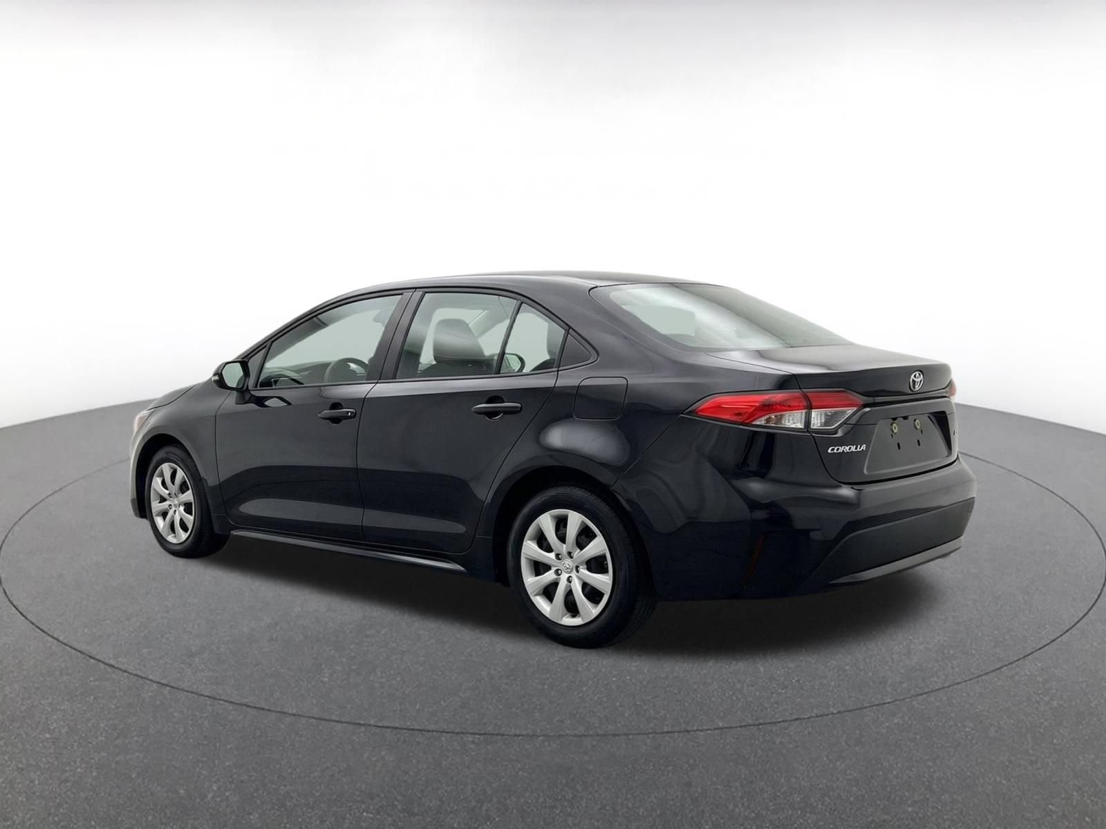 Used 2025 Toyota Corolla LE FWD image 7