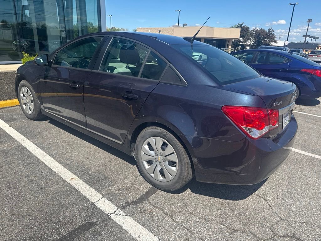 Used 2014 Chevrolet Cruze LS FWD image 2