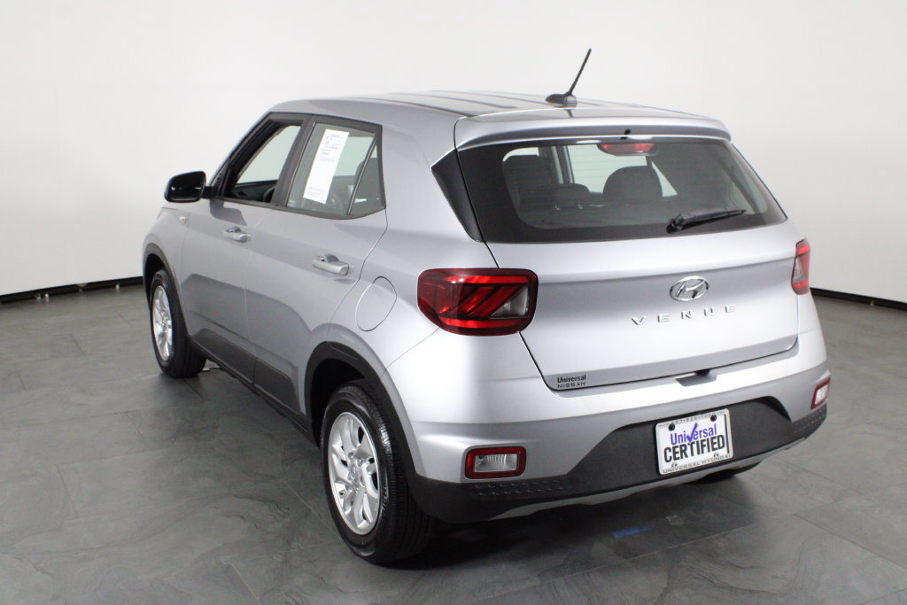 Certified 2025 Hyundai Venue SE FWD image 16