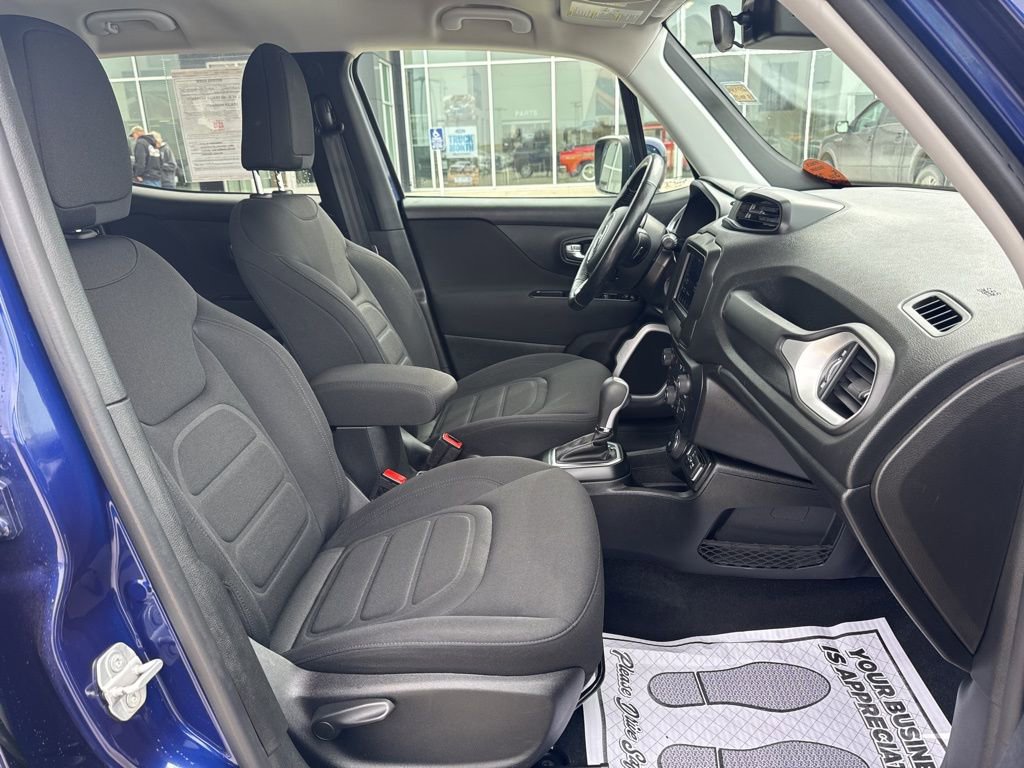 Used 2018 Jeep Renegade Latitude w/ Cold Weather Group image 26