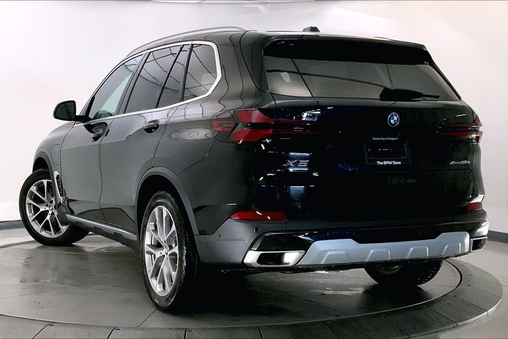 New 2026 BMW X5 xDrive50e w/ Climate Comfort Package AWD/4WD image 2