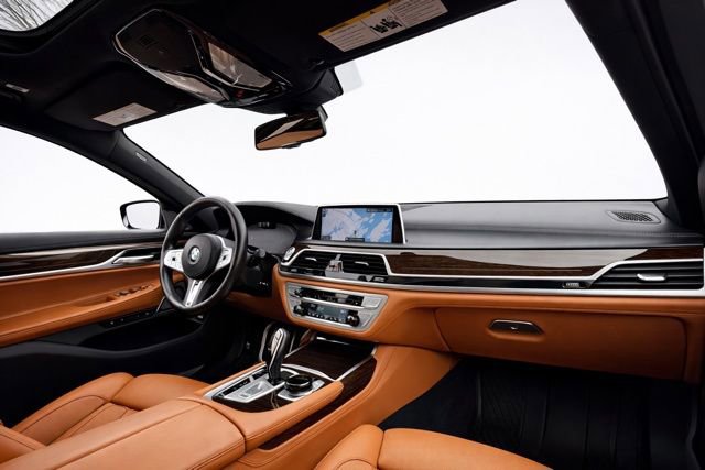 Used 2021 BMW 750i xDrive w/ Executive Package AWD/4WD image 18