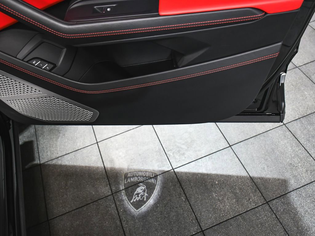 Used 2022 Lamborghini Urus AWD/4WD image 22