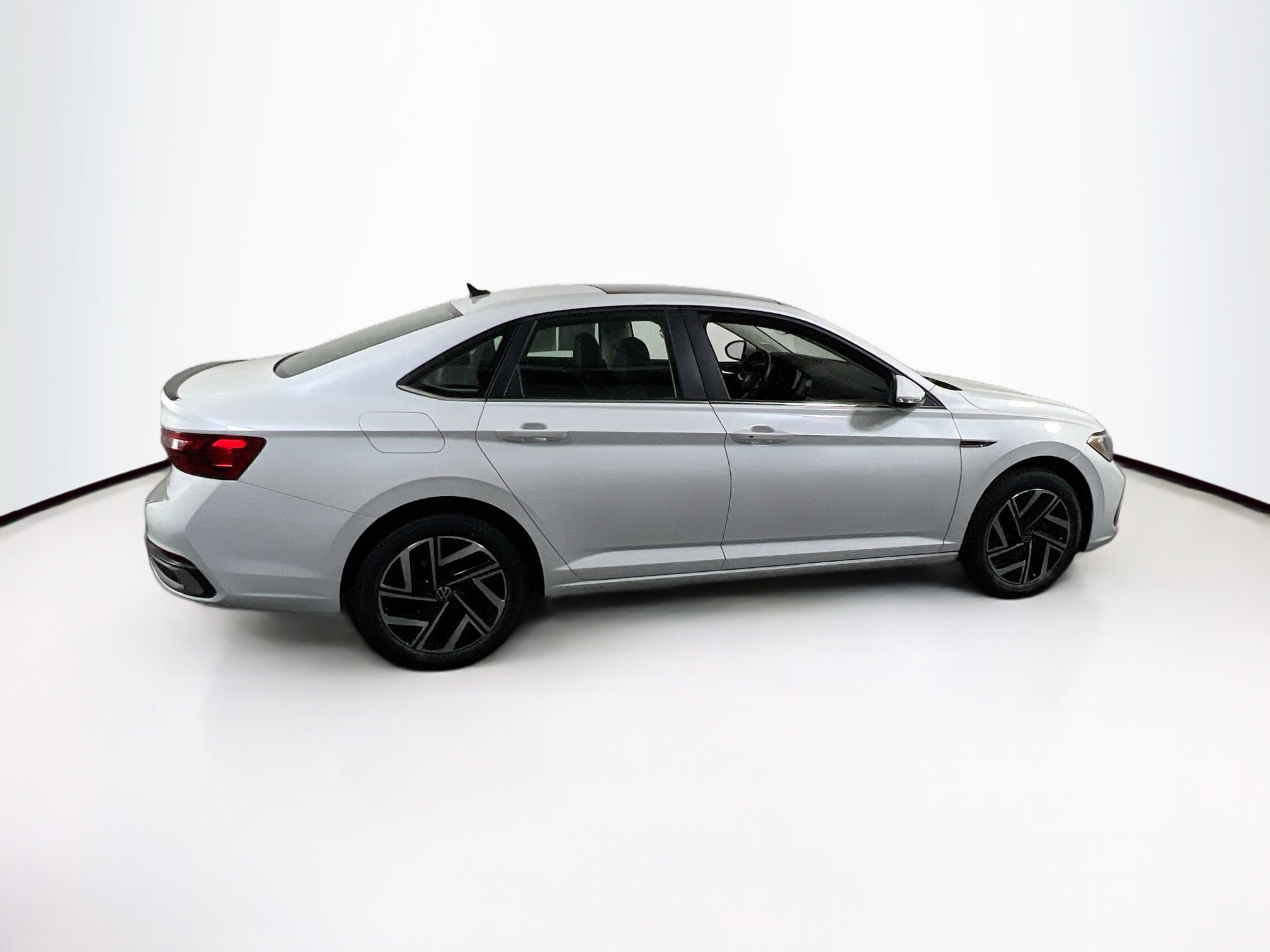 Used 2023 Volkswagen Jetta SEL image 4