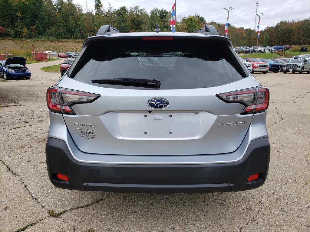 Used 2023 Subaru Outback Premium AWD/4WD image 4