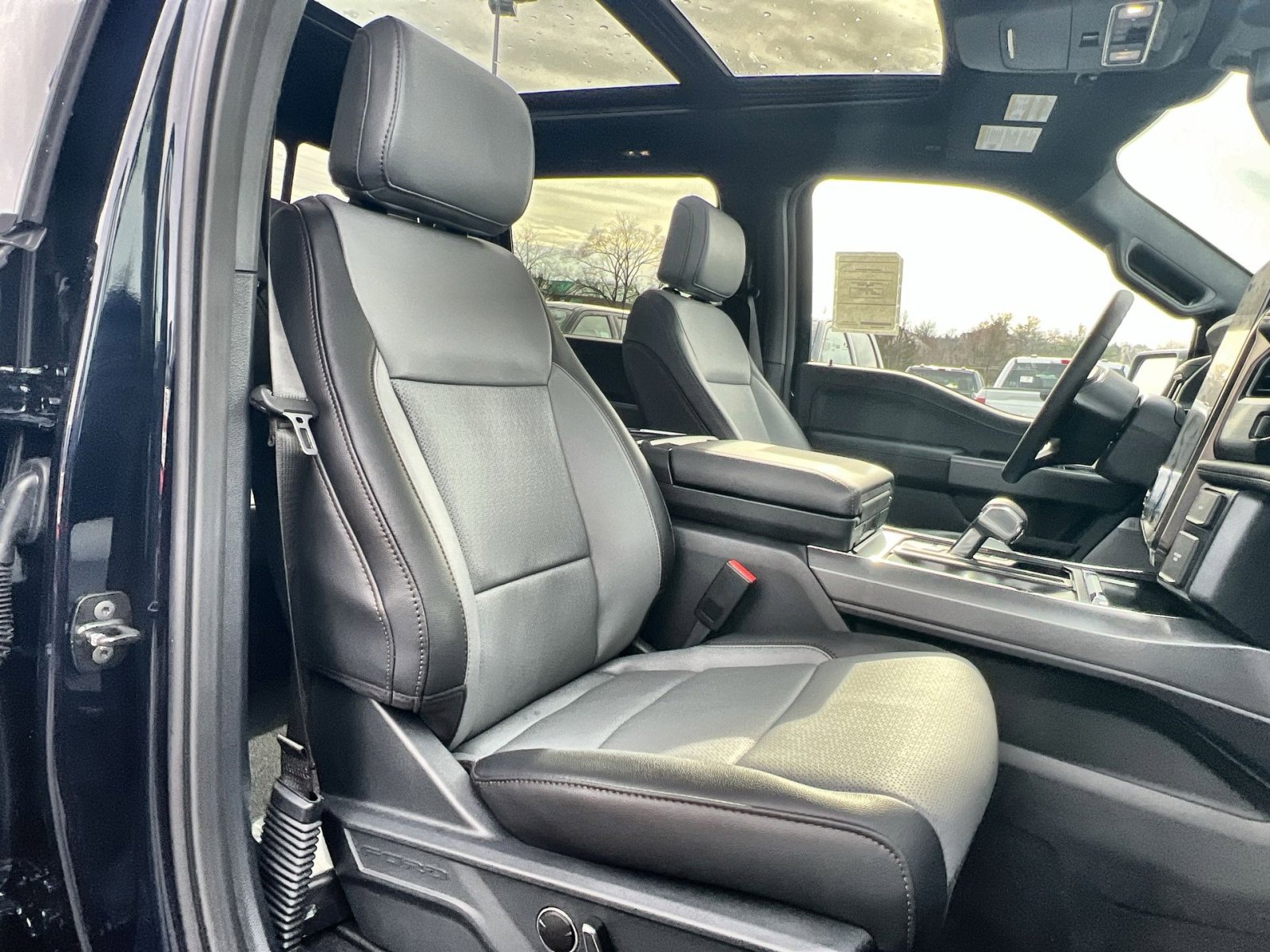 New 2025 Ford F150 Lightning Lariat image 27