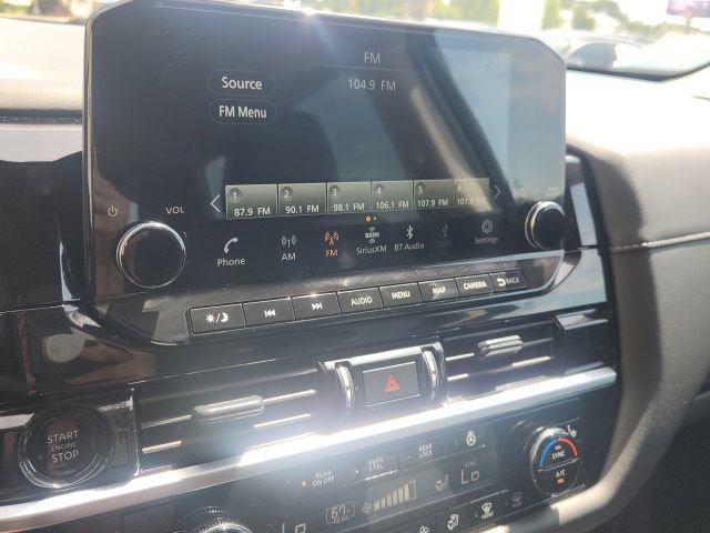 Used 2025 Nissan Pathfinder SL w/ Black Appearance Package AWD/4WD image 32