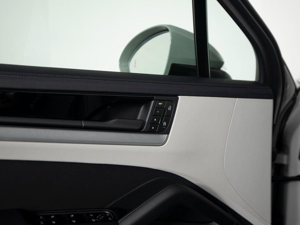 New 2026 Porsche Cayenne S image 13