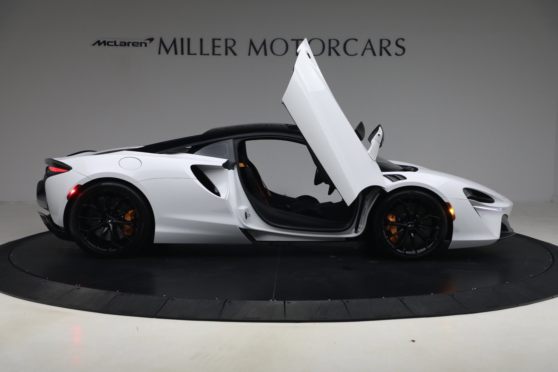 Used 2023 McLaren Artura image 20
