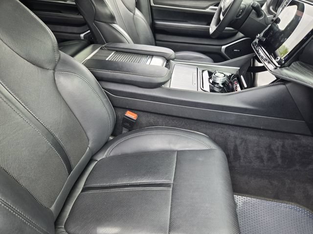 Certified 2024 Jeep Wagoneer L Series II w/ Flexible Seating Group AWD/4WD image 14