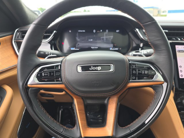 Used 2025 Jeep Grand Cherokee L Summit AWD/4WD image 18