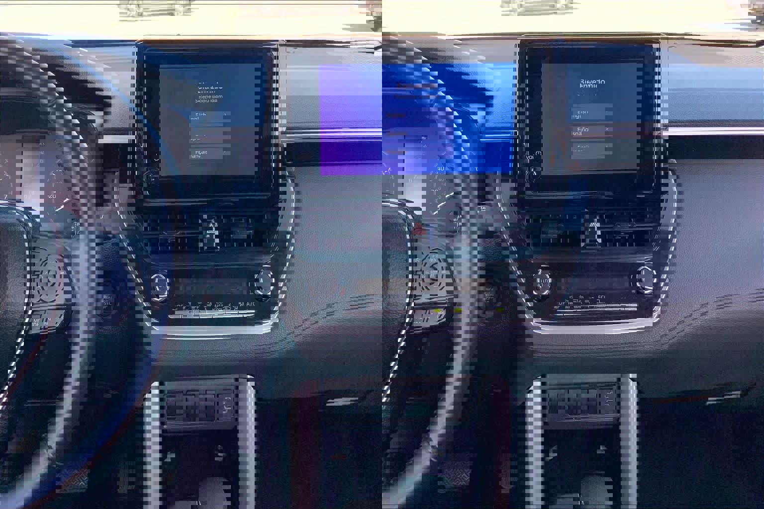 Used 2025 Toyota Corolla Cross LE image 6