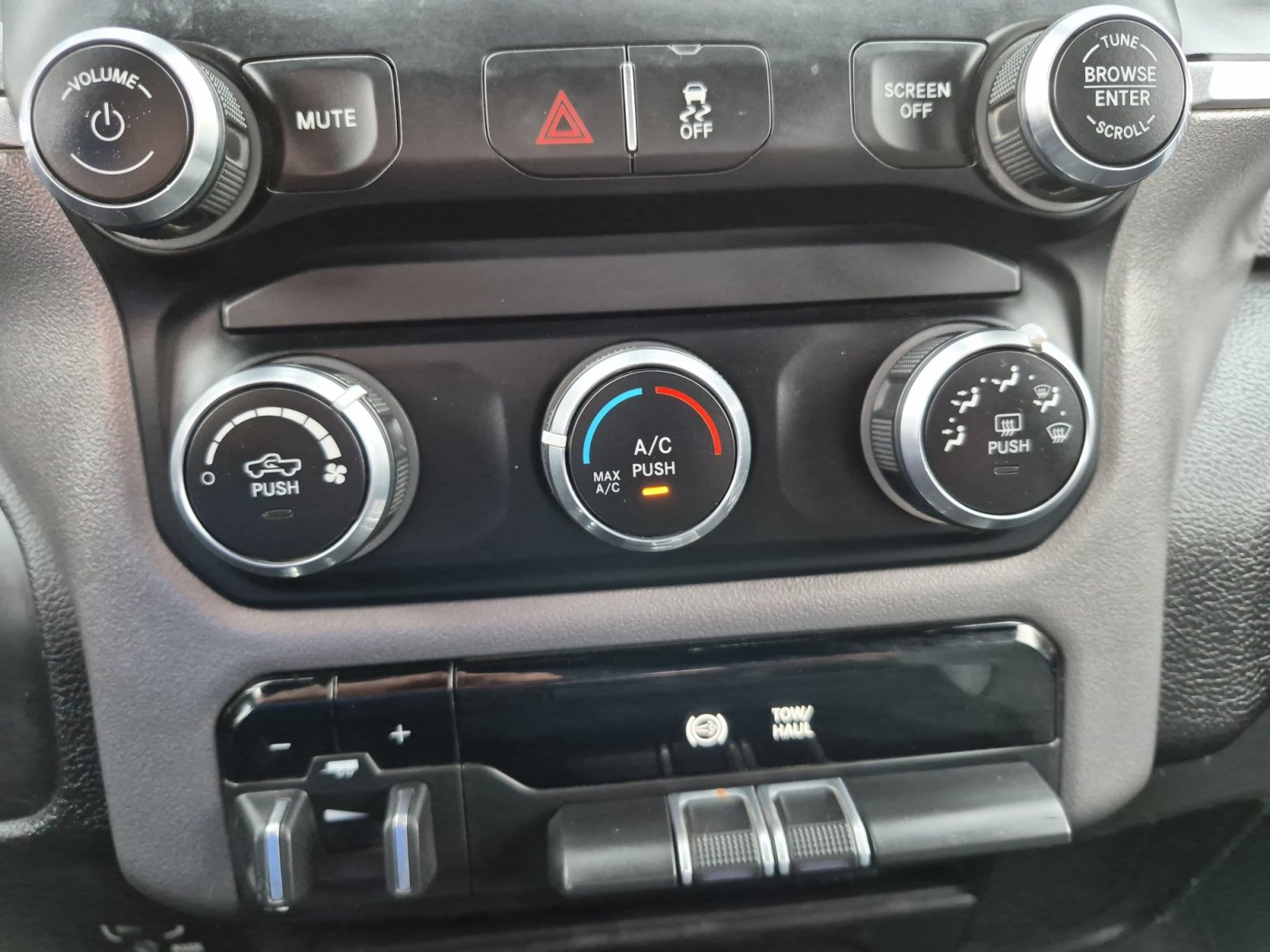 Used 2023 RAM 2500 Big Horn w/ Level 1 Equipment Group AWD/4WD image 17
