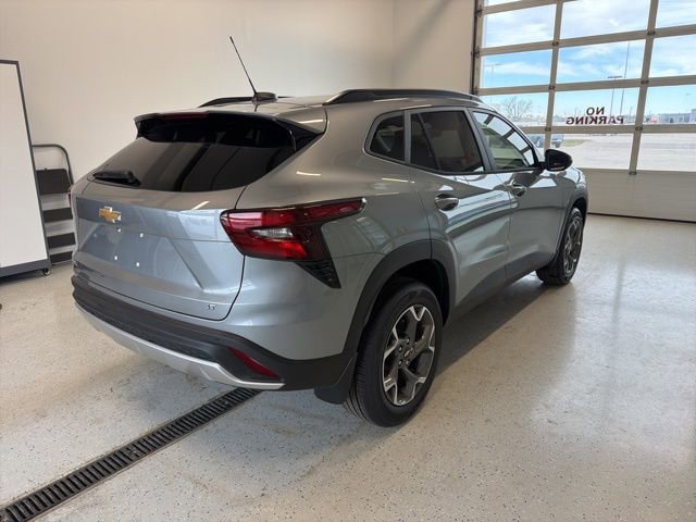 New 2026 Chevrolet Trax LT w/ Driver Confidence Package FWD image 8