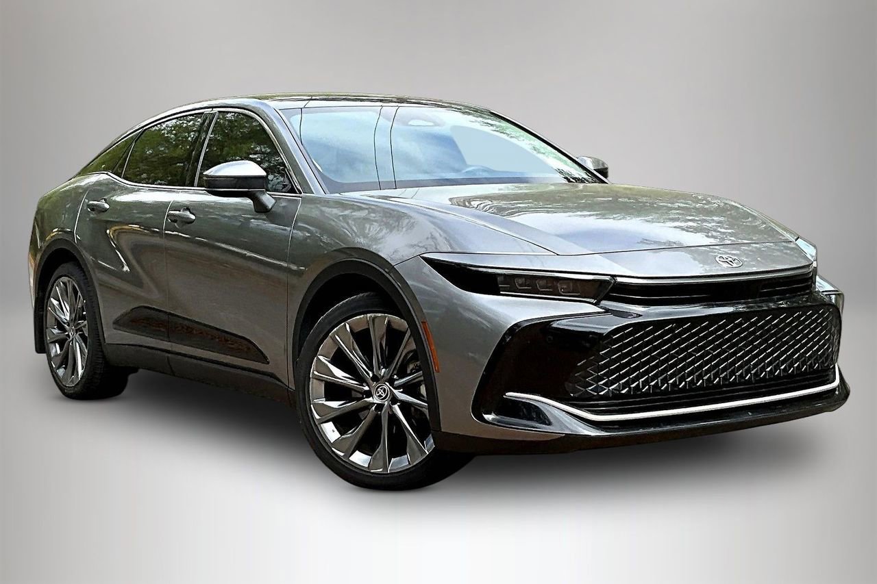 Used 2025 Toyota Crown Limited w/ Advanced Technology Package AWD/4WD image 2