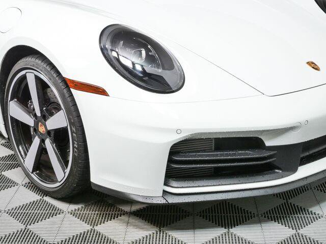 Used 2025 Porsche 911 Carrera RWD image 31