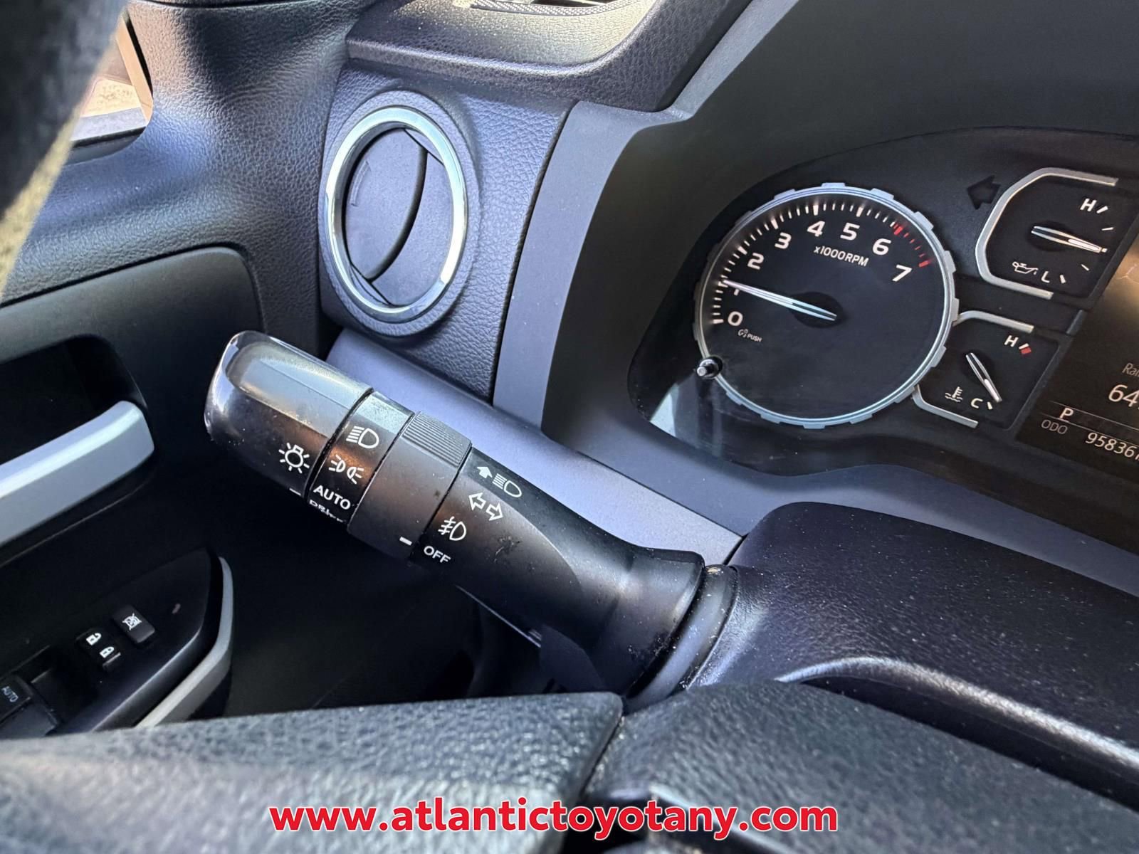 Used 2018 Toyota Tundra SR5 AWD/4WD image 28