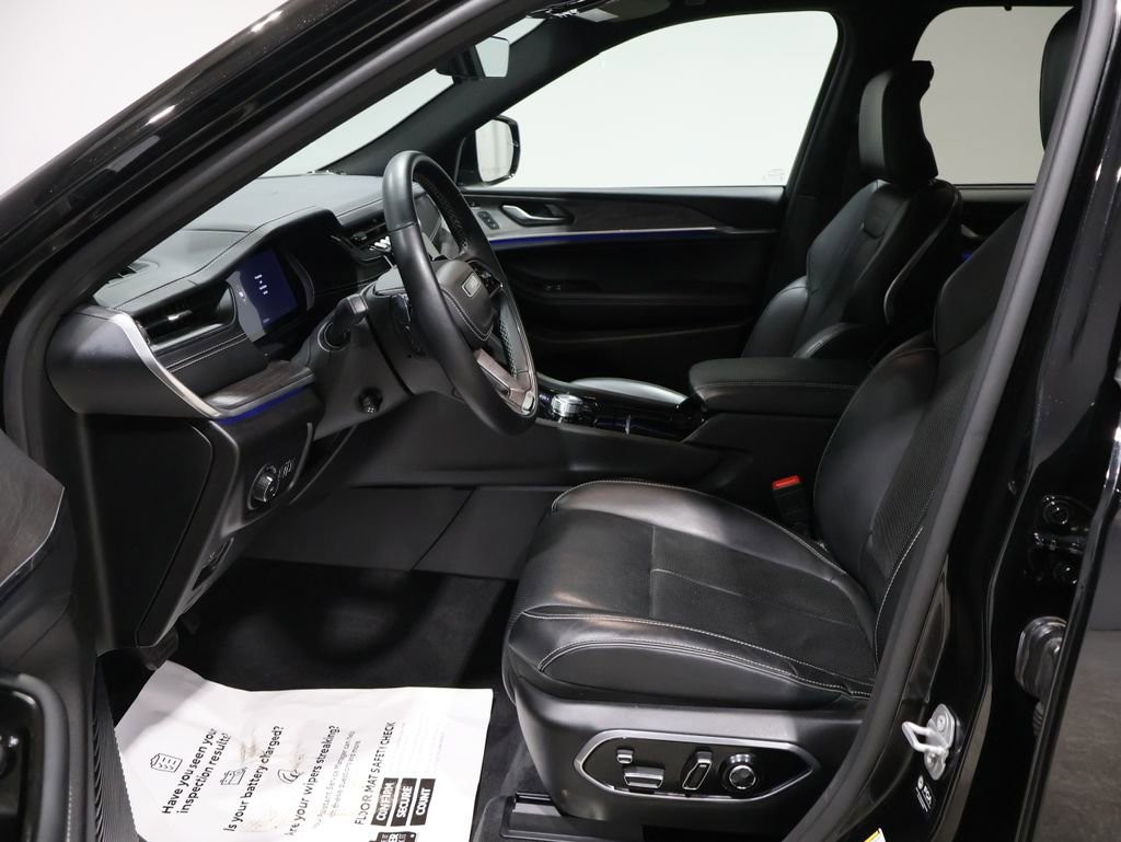 Certified 2022 Jeep Grand Cherokee Overland w/ Luxury Tech Group IV image 12