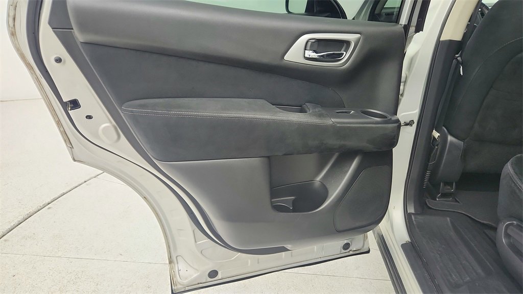 Used 2016 Nissan Pathfinder SV image 27