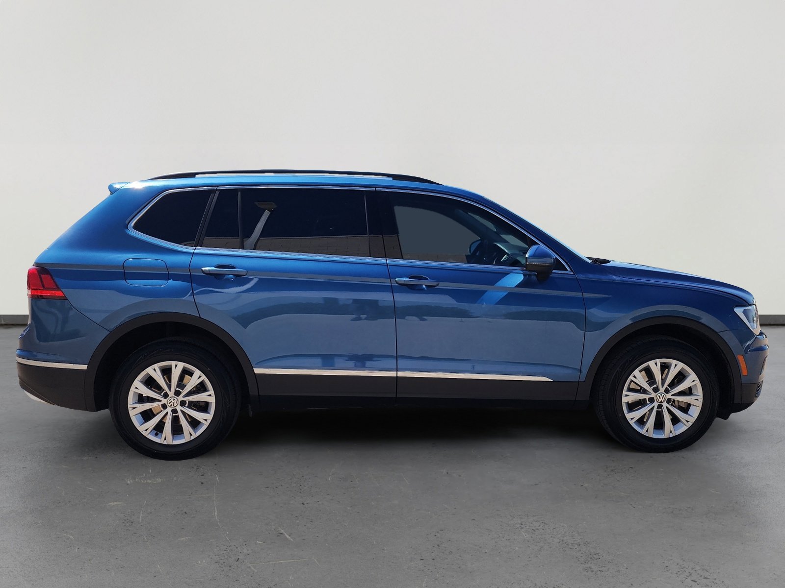 Used 2018 Volkswagen Tiguan S FWD image 6