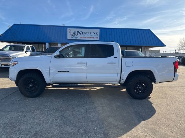 Used 2022 Toyota Tacoma SR5 w/ Technology Package image 8