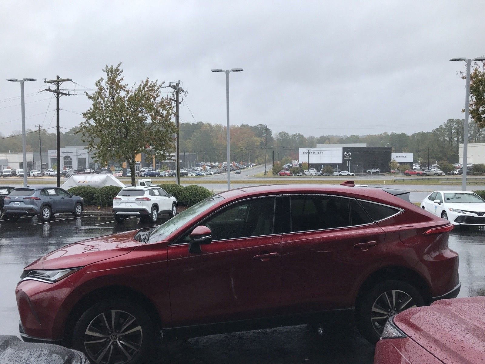 Used 2023 Toyota Venza LE image 9