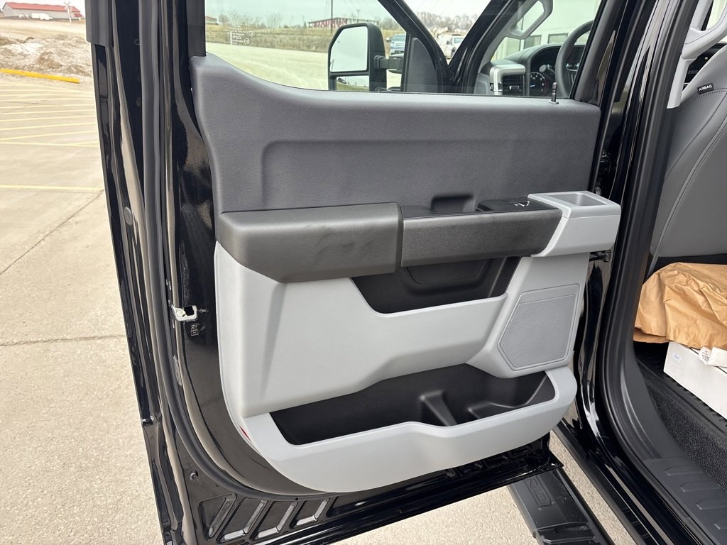 New 2026 Ford F250 XL w/ XL Chrome Package image 23