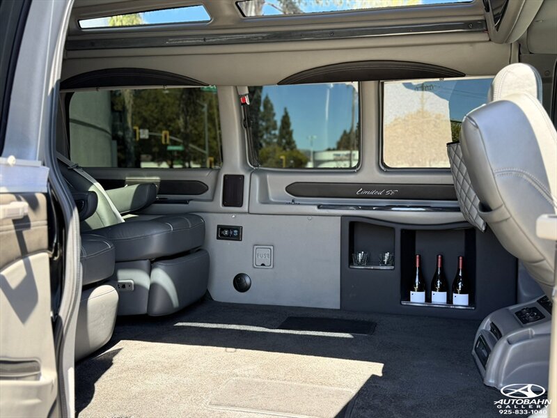 Used 2017 GMC Savana 2500 RWD image 21