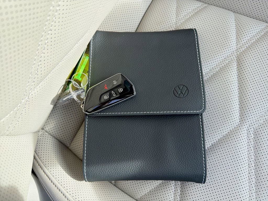 Used 2025 Volkswagen Atlas SE image 43