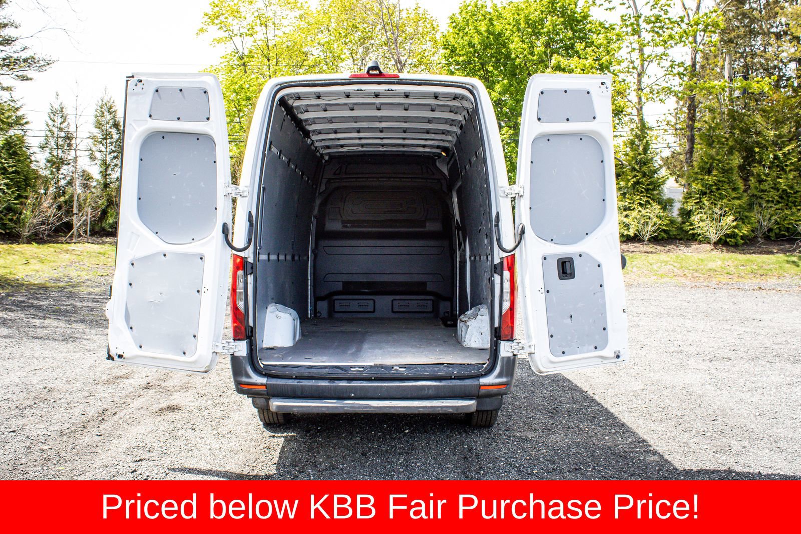 Used 2021 Mercedes-Benz Sprinter 2500 w/ Driver Convenience Package image 17
