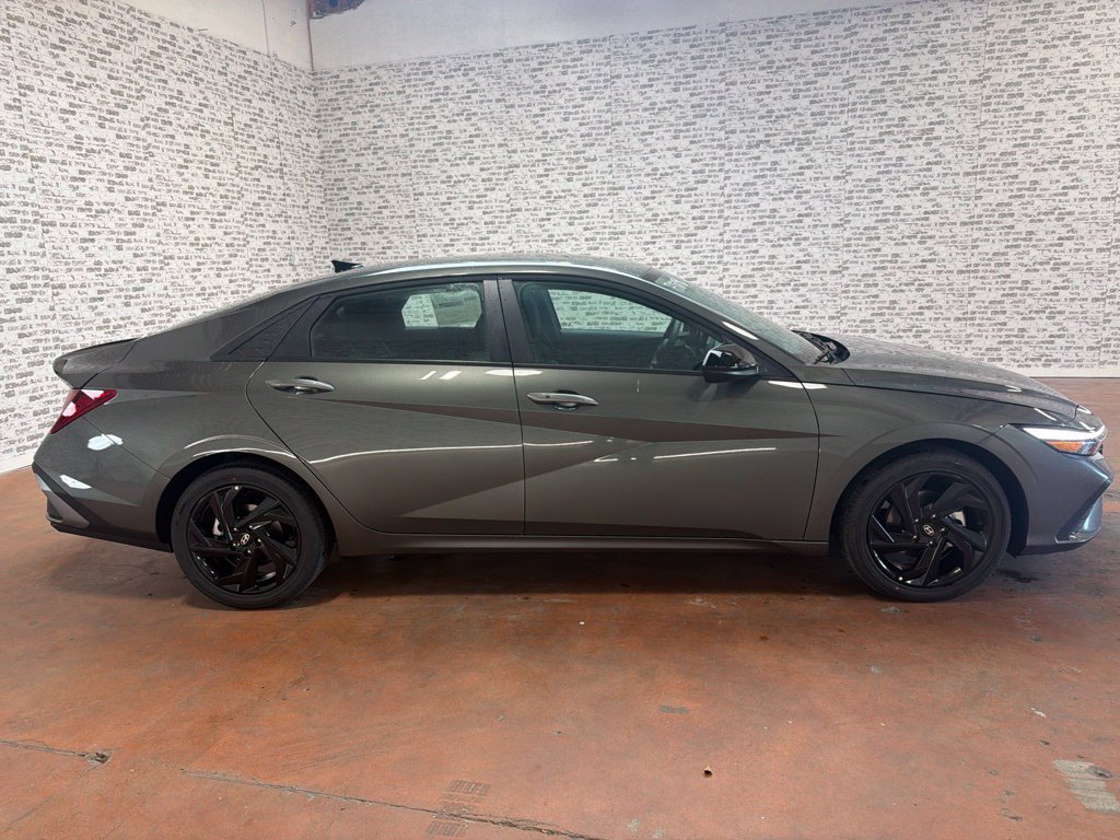 Used 2026 Hyundai Elantra SEL Sport FWD image 8