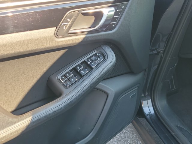 Certified 2017 Porsche Macan AWD/4WD image 27